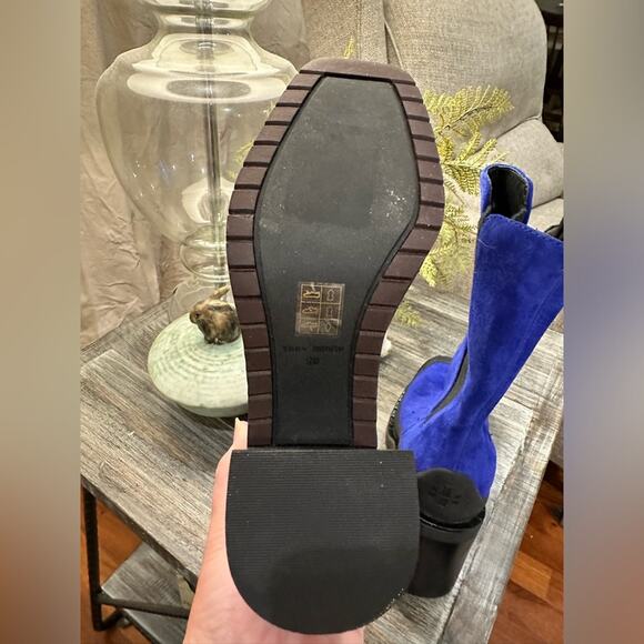 Tory Burch
Expedition 85mm Chelsea boots - Picture 6 of 10